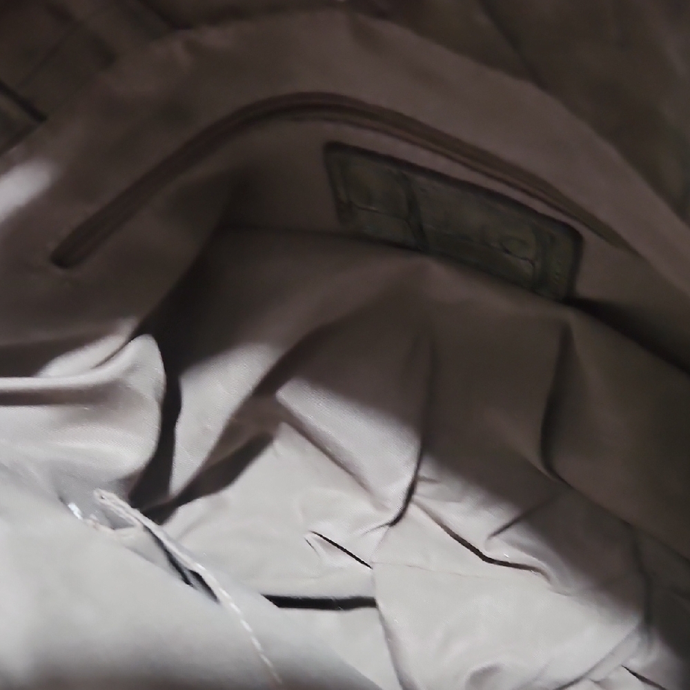 Elegant Crocodile Pattern Handbag - image 4